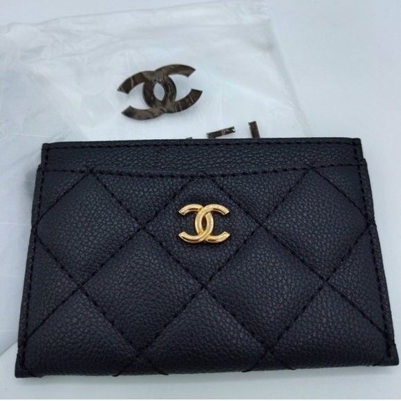 CHANEL 2022–2023 Vegan Leather Quilted Black Card Holder Gold CC 🎁 + NIP GIFT - Picture 1 of 7